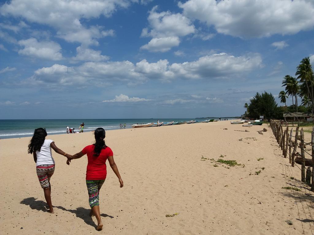 Marine Tourist Guest House At Negombo Beach Exterior photo