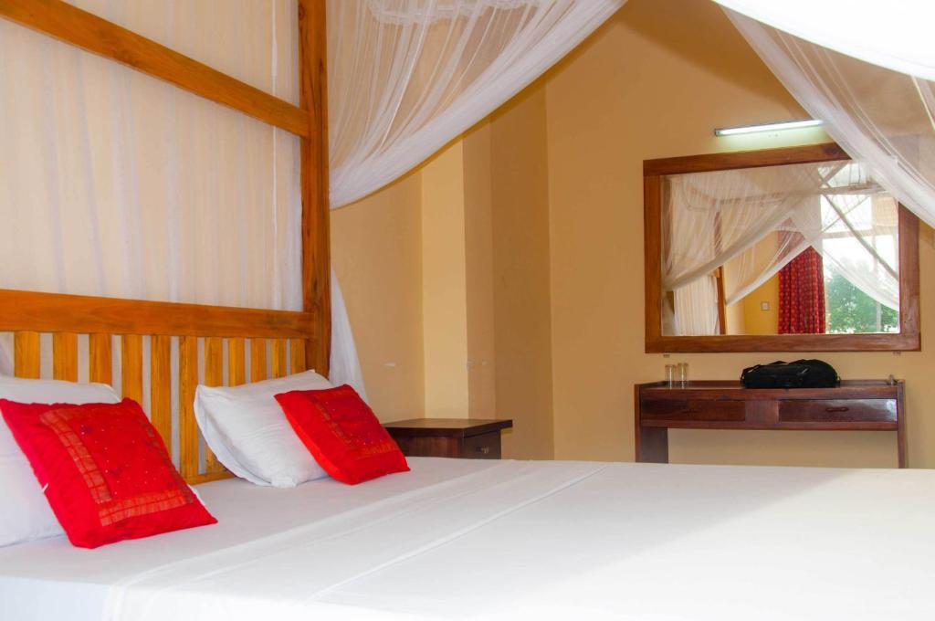 Marine Tourist Guest House At Negombo Beach Room photo