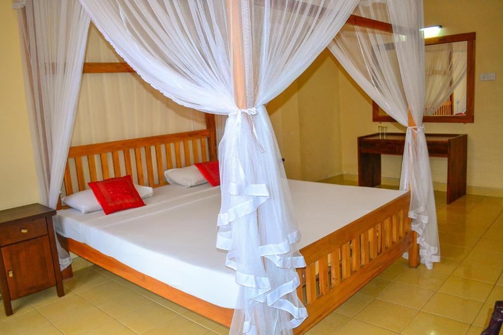 Marine Tourist Guest House At Negombo Beach Room photo